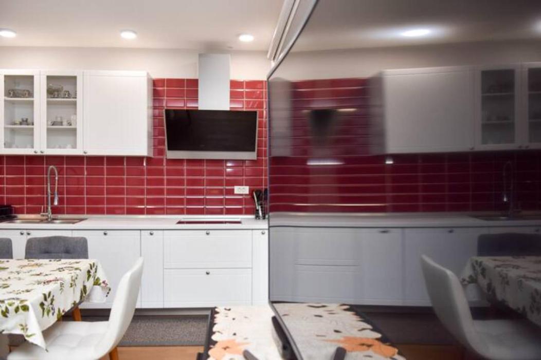 2Bdr Apt With Cathedral View - Excellent Location Apartment Sarajevo Luaran gambar
